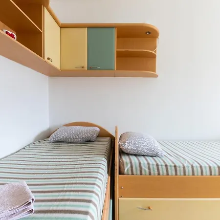 • Spacious ǀ Main Square - 3min ǀ 2br ǀ Lovely View • Апартаменти Скоп'є