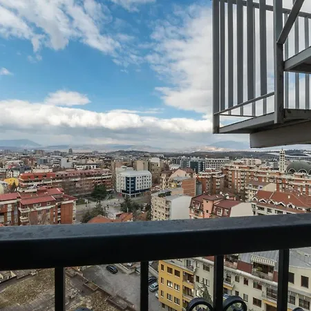 • Spacious ǀ Main Square - 3min ǀ 2br ǀ Lovely View • * Скоп'є