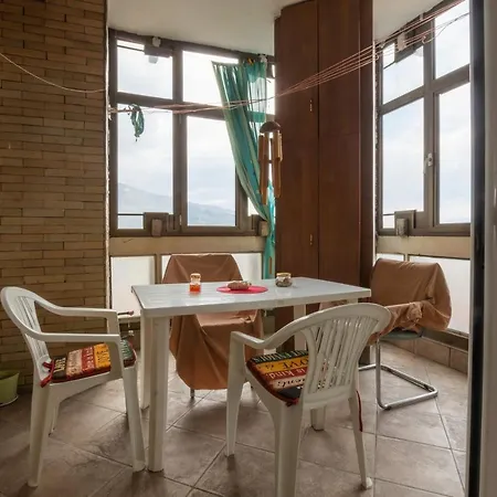 Апартаменти • Spacious ǀ Main Square - 3min ǀ 2br ǀ Lovely View •